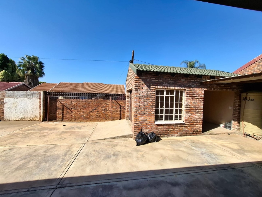 3 Bedroom Property for Sale in Geelhoutpark North West